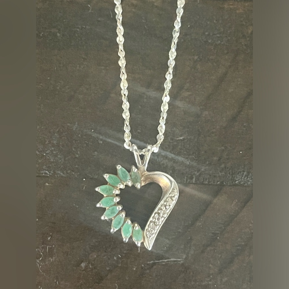Sterling Silver (925 stamped) Green Emerald Heart Pendant Necklace - Picture 2 of 7